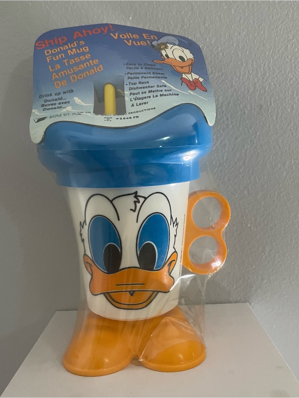New VNTG Disney Ship Ahoy! Donald Duck Plastic Feet Mug 6.5in Lid/Straw/  1980